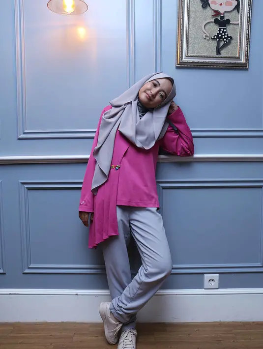 Sejak saat itu, mahasiswa UIN Jakarta jurusan Manajemen Pendidikan itu mulai merambah dunia peran. Oleh Ernest Prakasa, ia langsung digaet untuk bermain dalam film yang sedang digarap, Cek Toko Sebelah. (Nurwahyunan/Bintang.com)