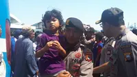 Anak korban gempa Palu yang berhasil dievakuasi menuju kota Makassar (Liputan6.com/ Eka Hakim)