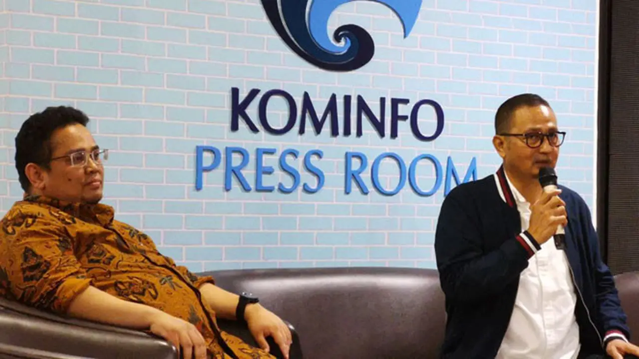 Komisioner Bawaslu, Rahmat Bagja dan Dirjen Aptika Kemkominfo, Semuel Abrijani Pangerapan. Liputan6.com/Andina Librianty