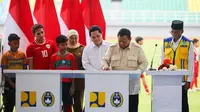 Erick Thohir menilai dalam pelaksanaan renovasi dan pembangunan 17 stadion tersebut merupakan wujud dukungan pemerintah untuk memajukan sepak bola Indonesia. (Foto: Dokumentasi PSSI)