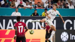 5. Marcos Llorente - Sukses saat dipinjamkan ke Deportivo Alaves dialami Llorente. Piawai saat bermain sebagai bek kiri dan gelandang bertahan menjadi nilai lebih untuk pemain muda ini.  (AFP/Rob Foldy)