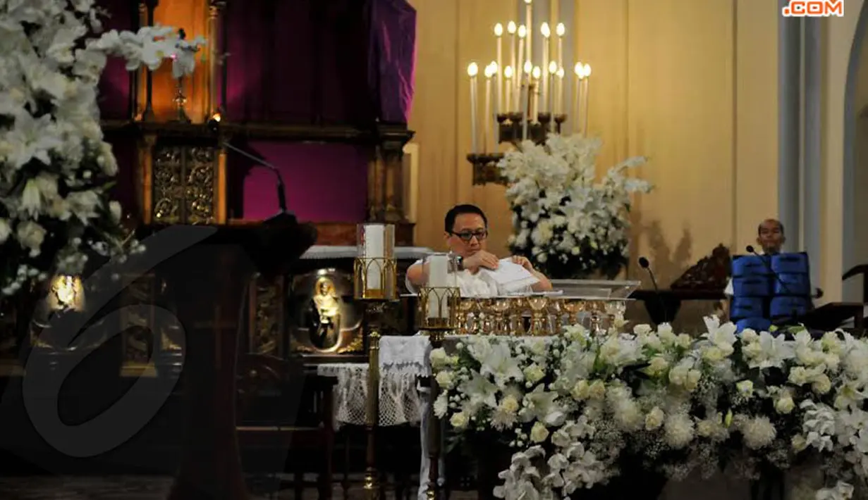 Ibadah Kamis Putih merupakan rangkaian Tri Hari Suci Paskah yang merupakan bagian dari hari hari raya Paskah (Liputan6.com/ Johan Tallo)