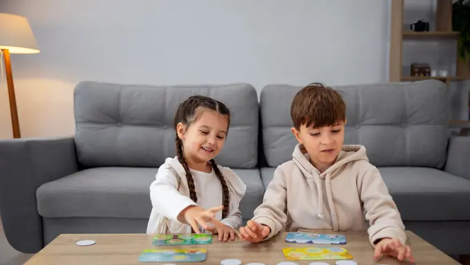 Mengenal Permainan Emotion Charades, Cara Seru Melatih Empati dan Kepekaan Emosi Anak Sejak Dini