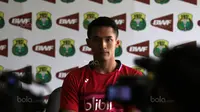 Atlet Bulurangkis Indonesia, Jonatan Christie saat mengikuti konferensi pers di Pelatnas PBSI, Cipayung, Senin (14/8/2017). Tim Bulutangkis Indonesia untuk SEA Games 2017 akan berlaga pada 23 Agustus 2017. (Bola.com/Nicklas Hanoatubun)