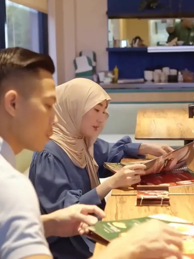 6 Potret Larissa Chou Buka Puasa Bareng Suami dan Anak, Momen Bahagia Keluarga