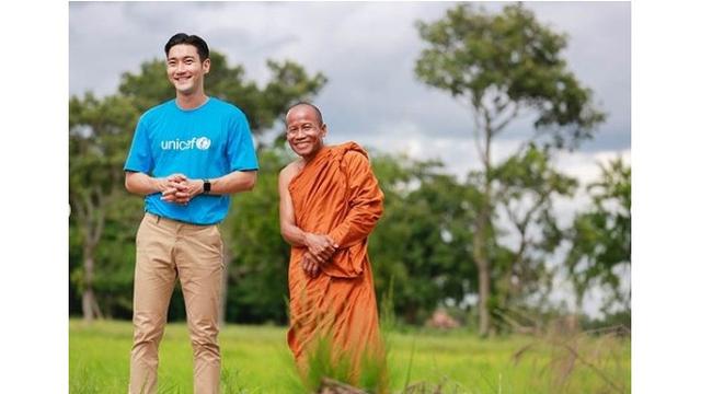 7 Potret Siwon Super Junior Saat Jadi Duta UNICEF Ini Bikin Salut