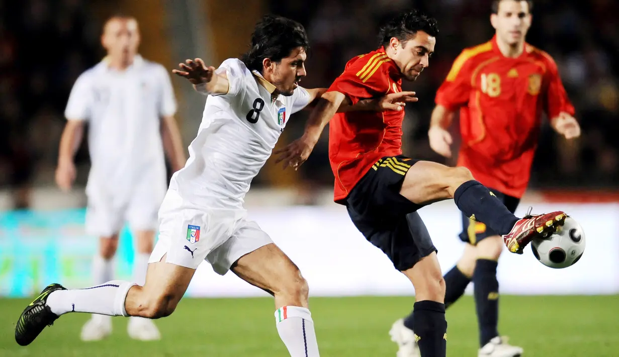 Xavi menjadi pilar penting Spanyol berkat visi permainannya yang luar biasa. Kemampuannya dalam mengontrol permainan membuatnya mendapat julukan The Puppet Master alias sang Pengendali Boneka. (AFP/Javier Soriano)