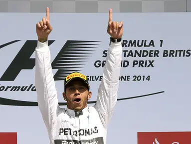Pembalap Formula Satu dari tim Mercedes, Lewis Hamilton, tampil tercepat di GP Inggris, (6/7/2014). (REUTERS/Francois Lenoir)