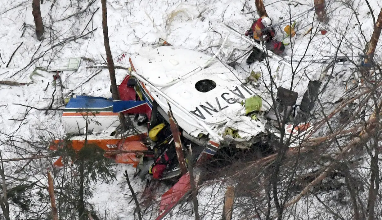 Sembilan orang dinyatakan tewas dalam kecelakaan helikopter yang jatuh di pegunungan Prefektur Nagano, Jepang, Senin (6/3).Semua korban adalah pejabat pemerintah dan tim SAR yang telah berlatih. (AP PHOTO)