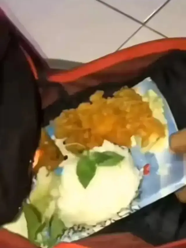6 Potret Lucu Isi Tas Anak Sekolah, Ada Makanan Hingga Mainan