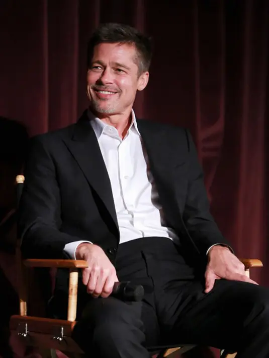 Melansir Ace Showbiz, dilaporkan Pitt telah berhasil mengalihkan kesedihannya dengan berkesenian. Ternyata Pitt memiliki kemampuan lain dalam seni selain di dunia akting yang memang sudah ia jiwai. (AFP/Bintang.com)