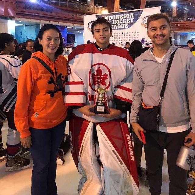 Bintangbola - Pesona Arka Asmara, Putra Anjasmara yang Harumkan Nama Bangsa Lewat Kejuaraan Hoki Es