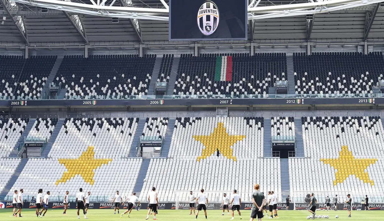 Suasana latihan para pemain Juventus jelang laga final Liga Champions di Stadion Juventus, Turin, Senin (29/5/2017). Juventus akan berhadapan dengan Real Madrid pada laga final. (EPA/Alessandro Di Marco)