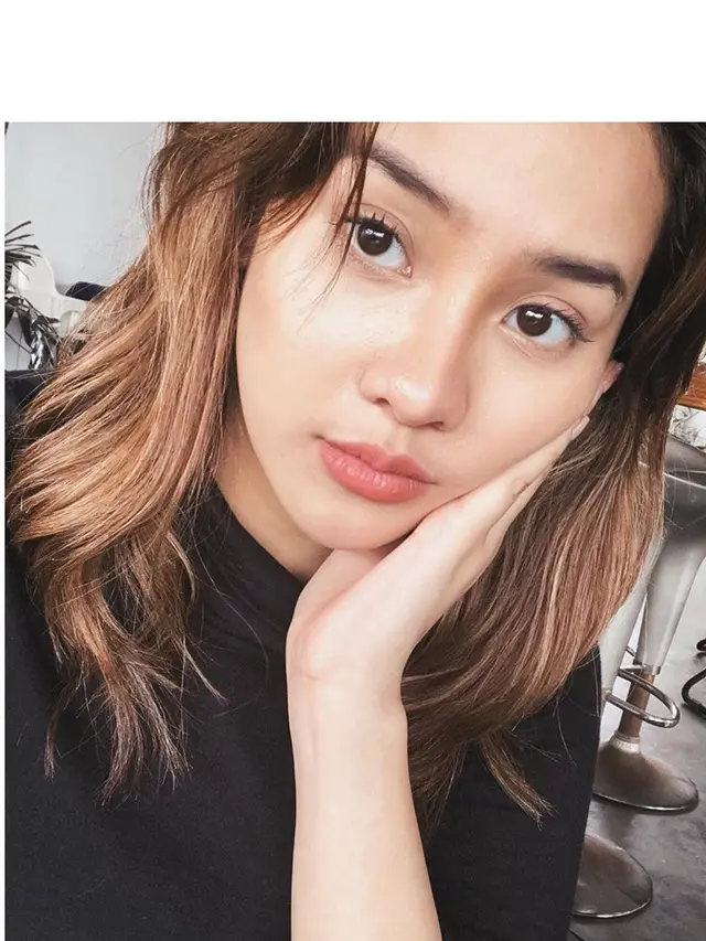 Gunakan Air Wudhu untuk Skincare, Ini 7 Potret Anya Geraldine Tanpa Makeup