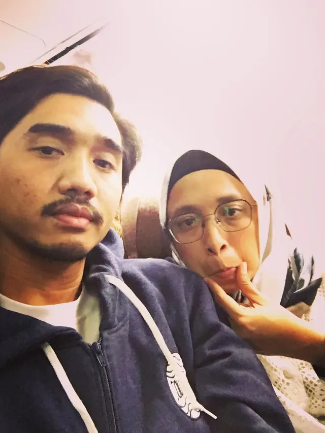 Jadi Vokalis Sukses, Ini 6 Momen Duta Sheila On 7 Tampil Sederhana