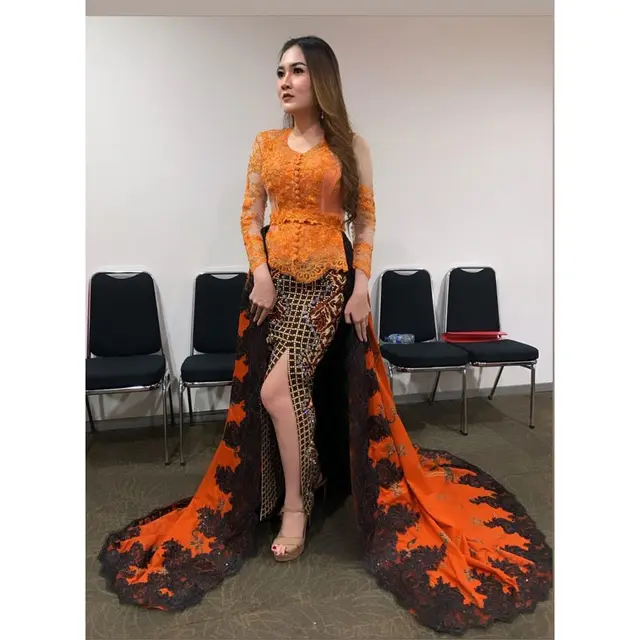 6 Potret Nella Kharisma Saat Pakai Kebaya, Makin Memesona