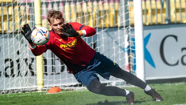 Foto: Barisan 6 Kiper Denmark yang Berkompetisi di Liga Top Eropa Musim 2021 / 2022, Kasper Schmeichel Paling Populer