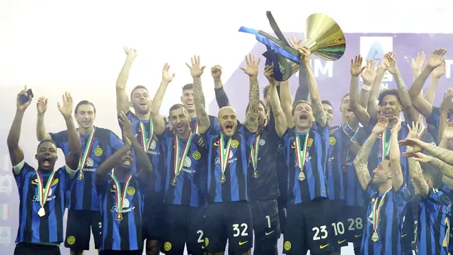Inter Milan Angkat Trofi Liga Italia Serie A