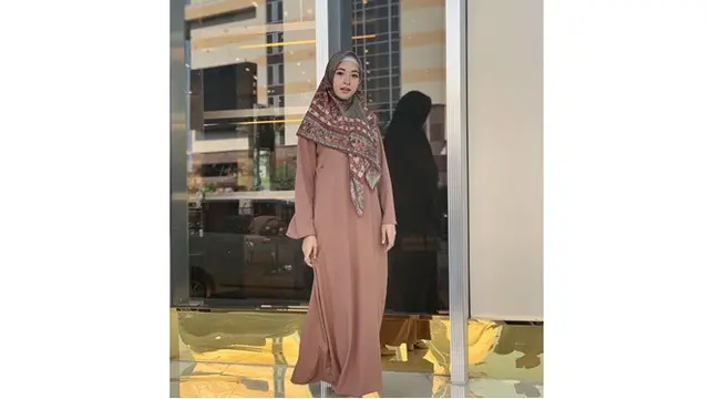 Turun 25 Kg Usai Melahirkan, Ini 6 Potret Terbaru Poppy Bunga