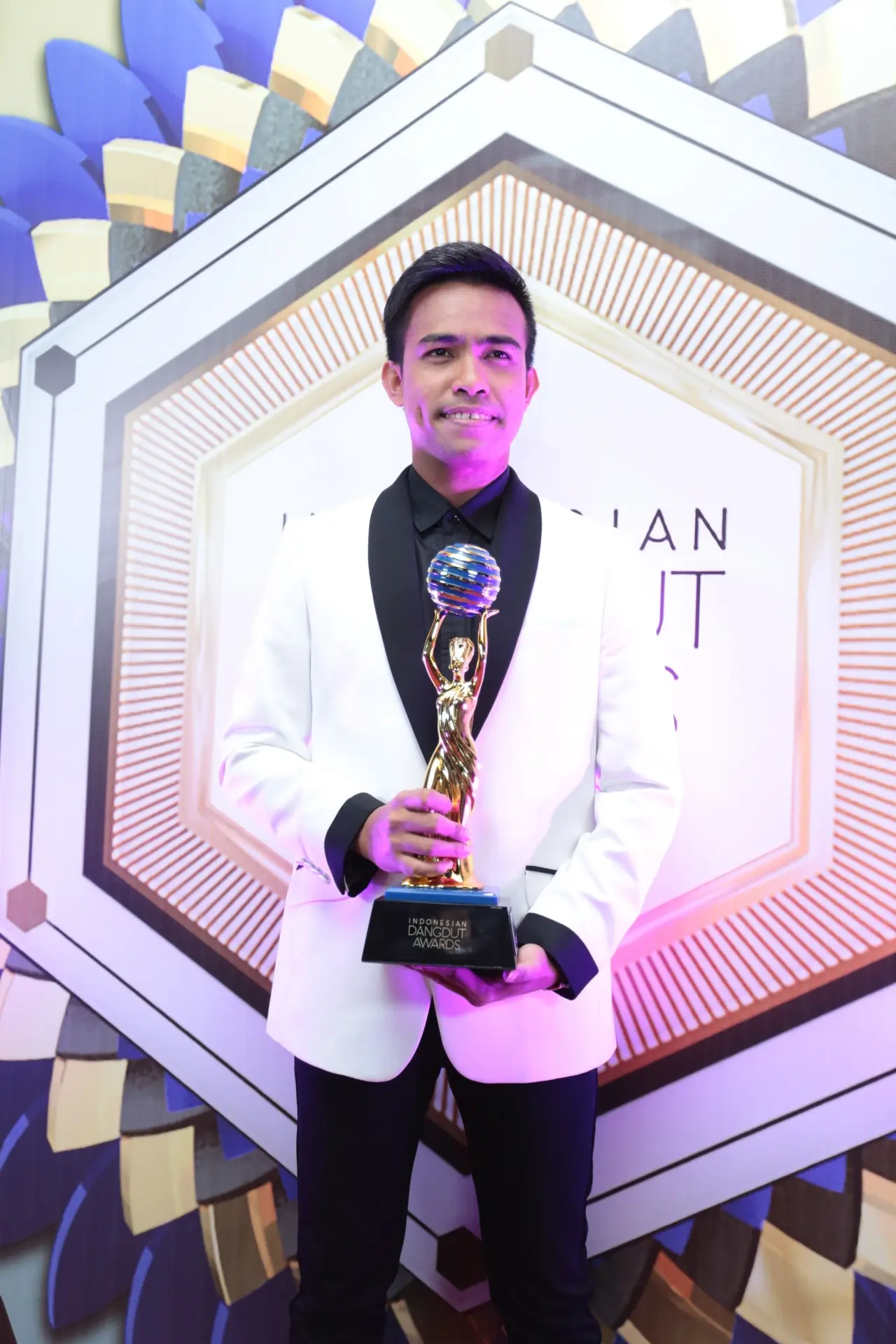 Fildan meraih kemenangan di Indonesian Dangdut Awards 2017. (Deki Prayoga/Bintang.com)