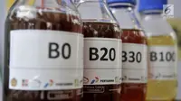 Sampel biodiesel B0, B20, B30, dan B100 dipamerkan saat uji jalan Penggunaan Bahan Bakar B30 untuk kendaraan bermesin diesel di Kementerian ESDM, Jakarta, Kamis (13/6/2019). (merdeka.com/Iqbal S. Nugroho)