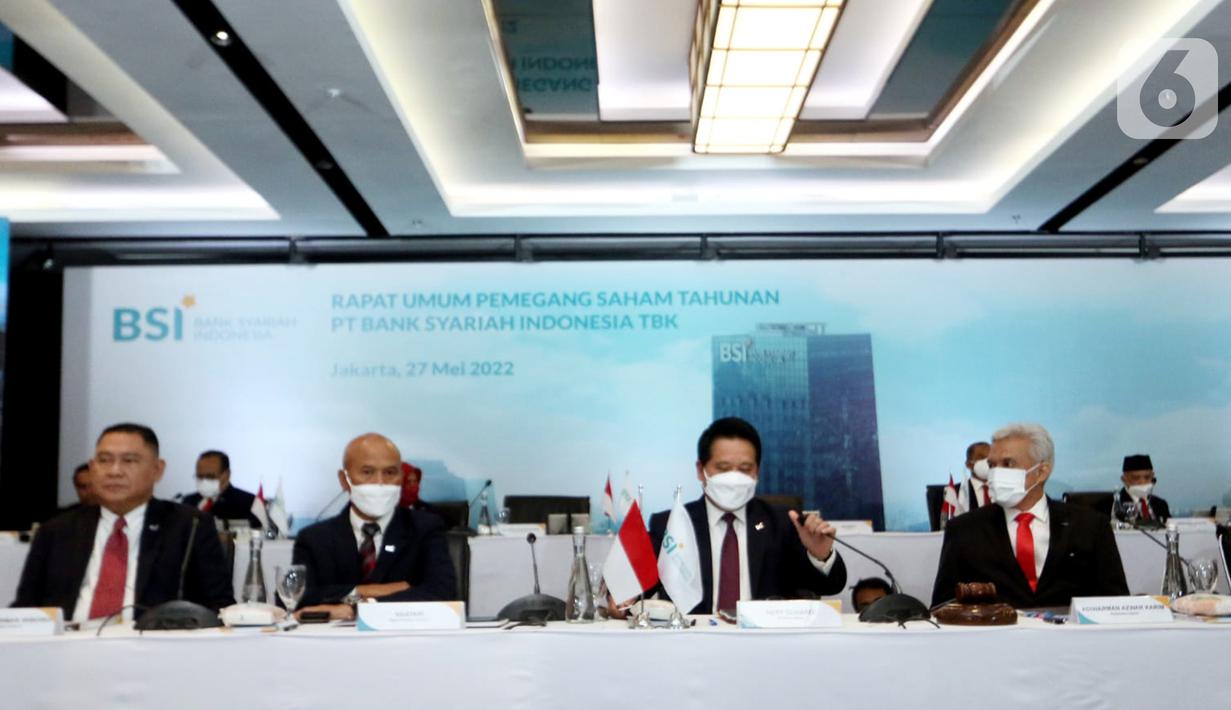 Direktur Utama BSI Hery Gunardi (kedua kanan) saat paparan Rapat Umum Pemegang Saham Tahunan (RUPST) PT Bank Syariah Indonesia Tbk di Jakarta (27/05/2022). Sepanjang kuartal I 2022, BSI mencatat penyaluran pembiayaan sebesar Rp 177,51 triliun, tumbuh 11,59 persen yoy dengan komposisi pembiayaan konsumer tumbuh 20,73 persen, pembiayaan mikro tumbuh 22,42 persen, dan gadai emas tumbuh 8,96 persen. (Liputan6.com/HO/BSI)