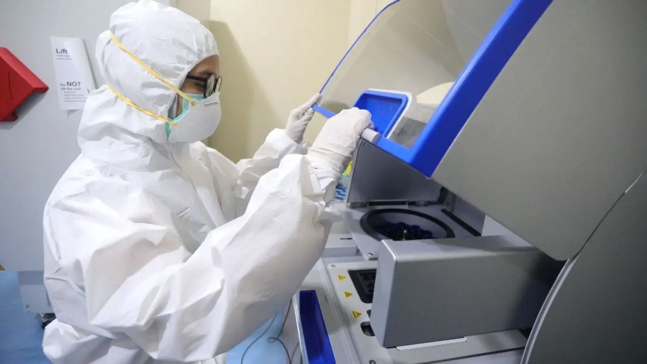 Petugas Laboratorium Biosafety Level (BSL 2)