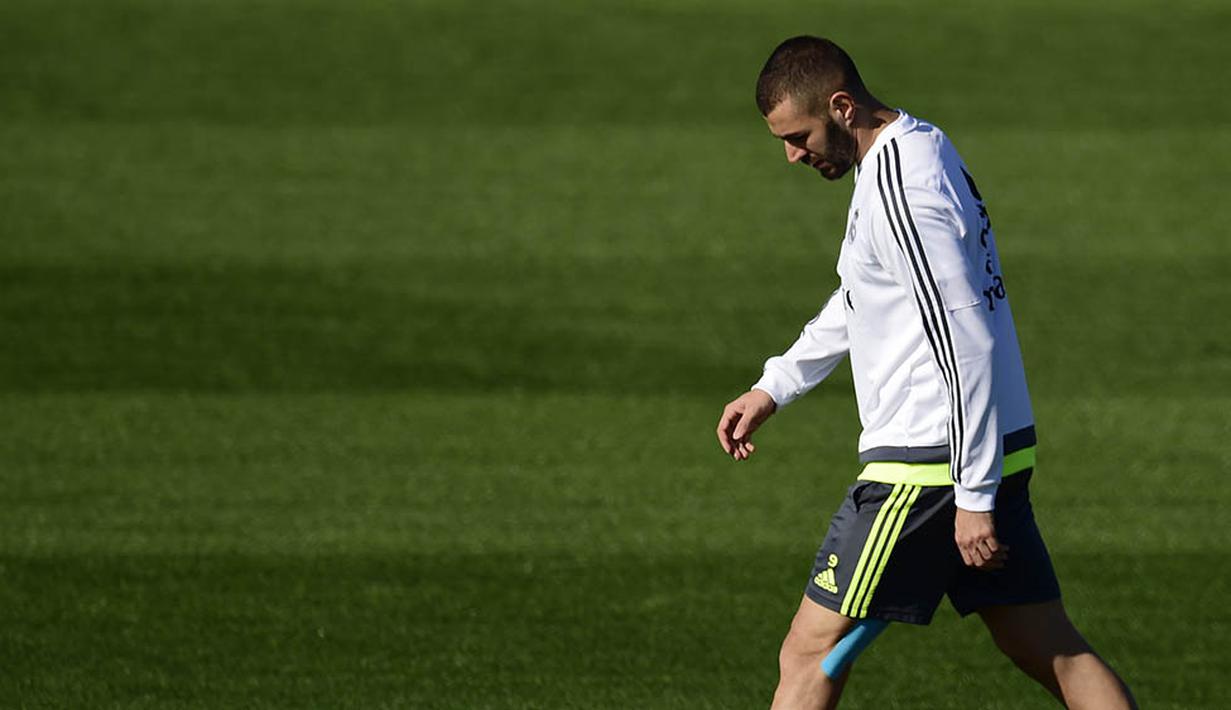 Penyerang Real Madrid, Karim Benzema, sempat terlibat skandal seks bersama anak berusia 16 tahun. Kini dirinya juga diduga terlibat kasus pemerasan terkait video skandal seks dari Mathieu Valbuena. (AFP/Pierre-Philippe Marcou)