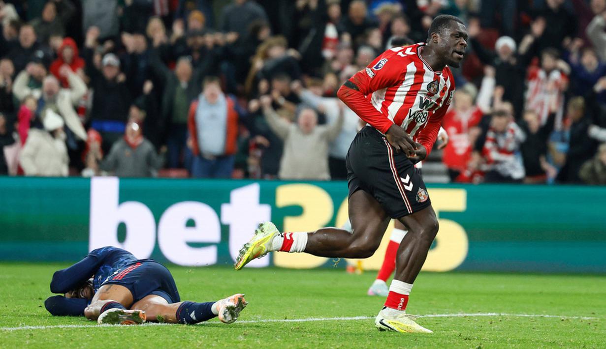 Gol penyeimbang di masa tambahan waktu dari Brian Brobbey menjadi pukulan telak bagi Arsenal, yang sudah unggul hingga menit-menit akhir. (Owen Humphreys/PA via AP)