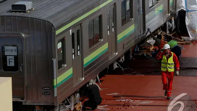 32 KRL Buatan Jepang Tiba Di Tanjung Priok