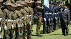 Presiden Republik Indonesia Prabowo Subianto (kanan) memeriksa pasukan kehormatan di Admiralty House di Sydney, Australia, pada Rabu 12 November 2025. Presiden Republik Indonesia, Prabowo Subianto, melakukan kunjungan kenegaraan ke Sydney, Australia. (Rick Rycroft/POOL/AFP)