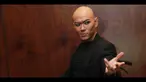Mendengar nama Deddy Corbuzier tentu yang langsung terbayang adalah alis hitamnya yang tebal, dengan eyeliner hitam di sekeliling matanya untuk menunjukkan sosok misterius dirinya.