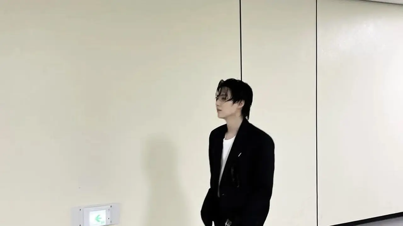 Potret Suga Kenakan Pakaian Seba Hitam di Konser BTS Mampu Menyihir Hati Army 