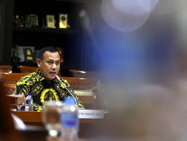 Calon Pimpinan KPK Irjen Pol Firli Bahuri menjalani uji kepatutan dan kelayakan di ruang rapat Komisi III DPR RI, Senayan, Jakarta, Kamis (12/9/2019). Para capim KPK mempresentasikan makalah dengan tema yang ditentukan saat uji kelayakan dan kepatutan. (Liputan6.com/Johan Tallo)