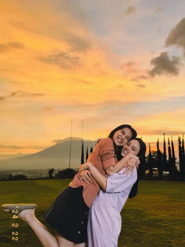 Bestie di Sinetron, Ini 7 Kebersamaan Anggika Bolsterli dan Esta Pramanita