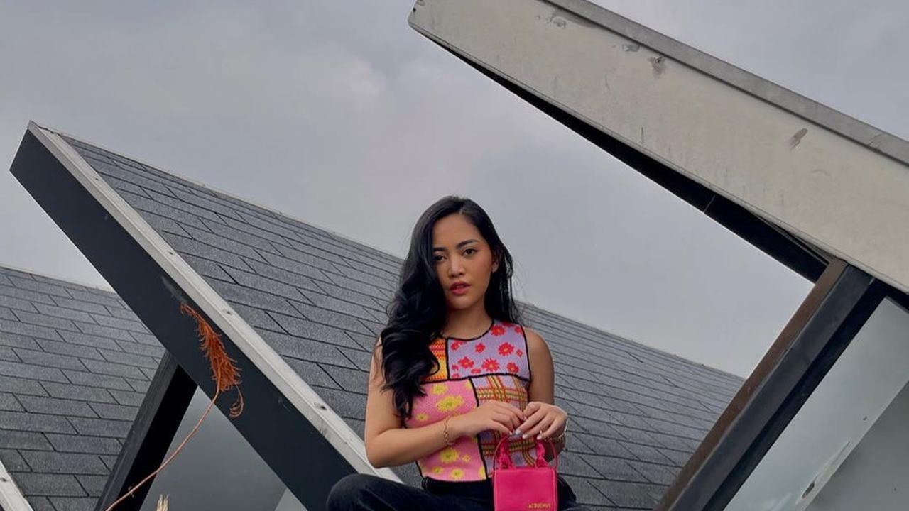 FOTO: FOTO: Gaya Busana Unik Ala Rachel Vennya, Tampil Colorful dan Stylish