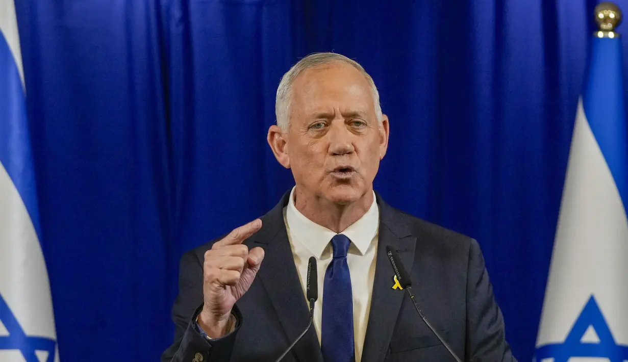 Benny Gantz merupakan rival politik Benjamin Netanyahu yang berhaluan tengah. (AP Photo/Ohad Zwigenberg)