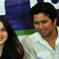 Arumi Bachsin dan Emil Dardak (via Liputan6.com)