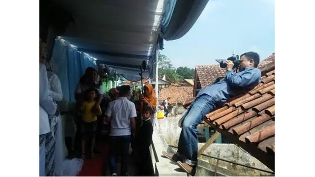 6 Aksi Totalitas Fotografer Demi Hasil Jepretan Bagus Ini Kocak