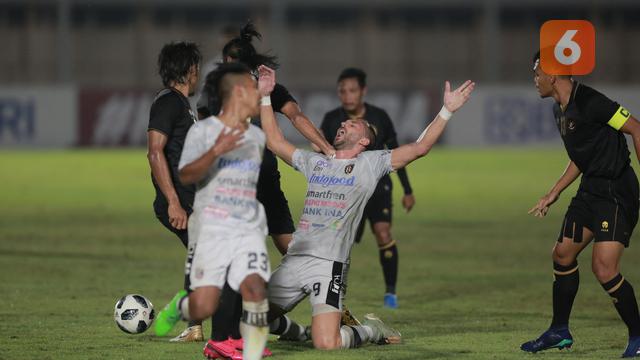 FOTO: Kushedya Hari Yudo Bawa Indonesia Unggul Atas Bali United di Babak Pertama