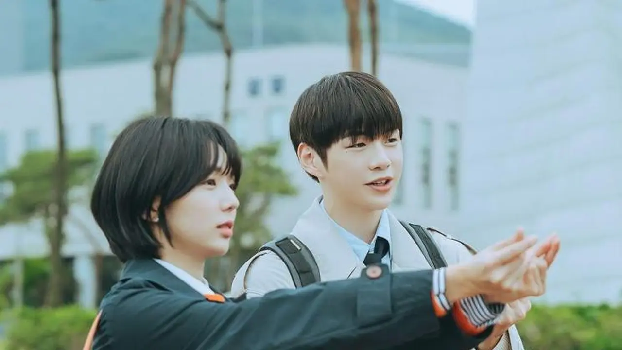 Kang Daniel Berseragam Polisi