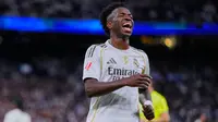 Vinicius Junior dari Real Madrid bereaksi dalam pertandingan La Liga melawan Barcelona di Santiago Bernabeu, Minggu, 26 Oktober 2025. (AP Photo/Manu Fernandez)&nbsp;&nbsp;&nbsp;