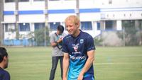 Pemain trial Persib Bandung, Ryohei Miyazaki. (Bola.com/Erwin Snaz)