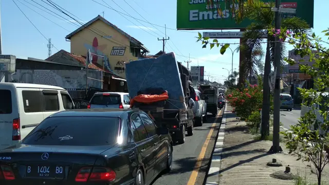 Cara Polres Cirebon Atasi Kemacetan Arus Mudik Saat Sistem Satu Arah Berlaku