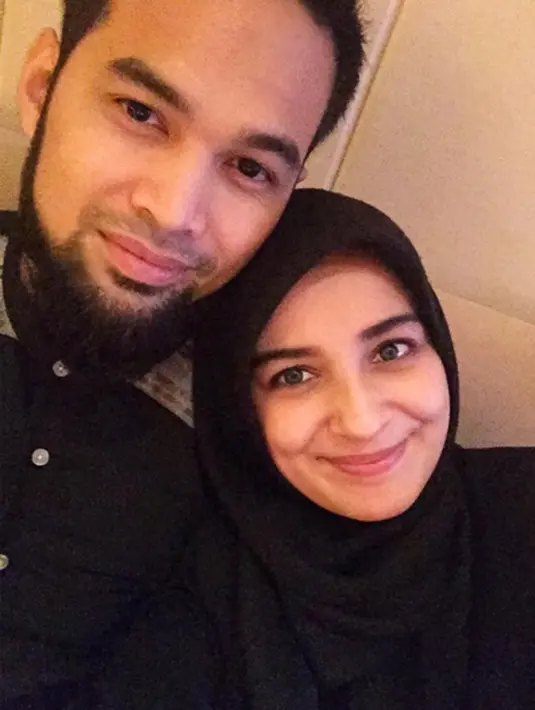 Kebahagiaan mewarnai wajah Shireen Sungkar ketika berada di dekat 'Bapak Jenggot' kesayangannya. (via instagram/@shireensungkar)