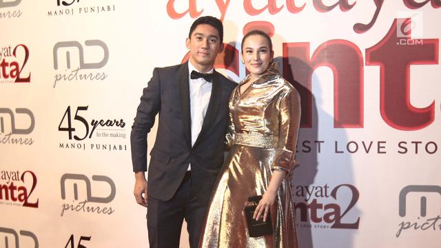 Gandeng Pasangan, Chelsea Islan dan Prilly Pamer Kemesraan di Gala Premier Ayat-Ayat Cinta 2