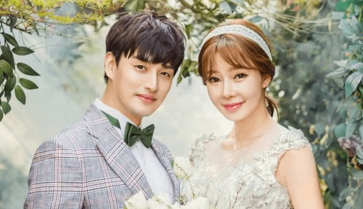 Eli U-KISS memutuskan menikah dengan Ji Yeon Soo yang berusia 11 tahun lebih tua darinya. Dari pernikahan itu, mereka dikaruniai seorang anak. (Foto: soompi.com)