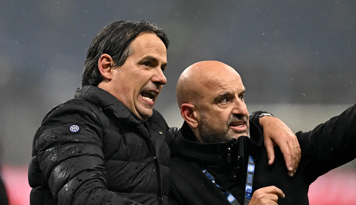 Derbi kali ini sangat spesial. Sebab, kemenangan atas sang rival sekota ini sekaligus memastikan Inter mengunci Scudetto dengan lima laga tersisa. (AFP/Gabriel Bouys)