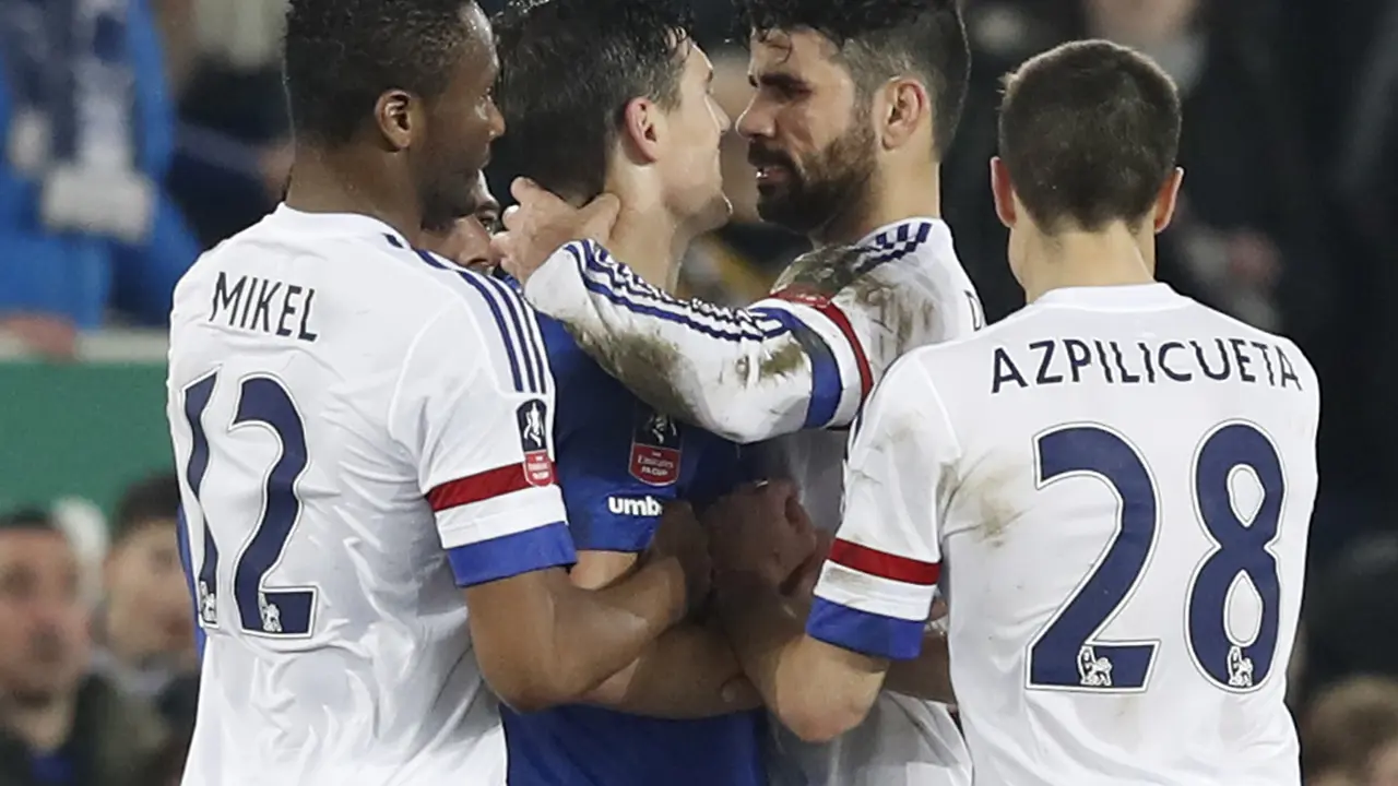 Diego Costa Bersitegang dengan Gareth Barry