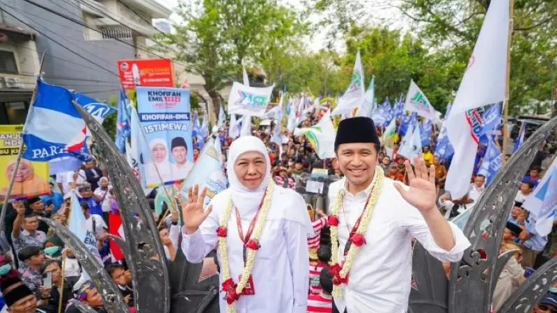 Khofifah-Emil Dardak saat daftar Pilkada Jatim 2024. (Istimewa)